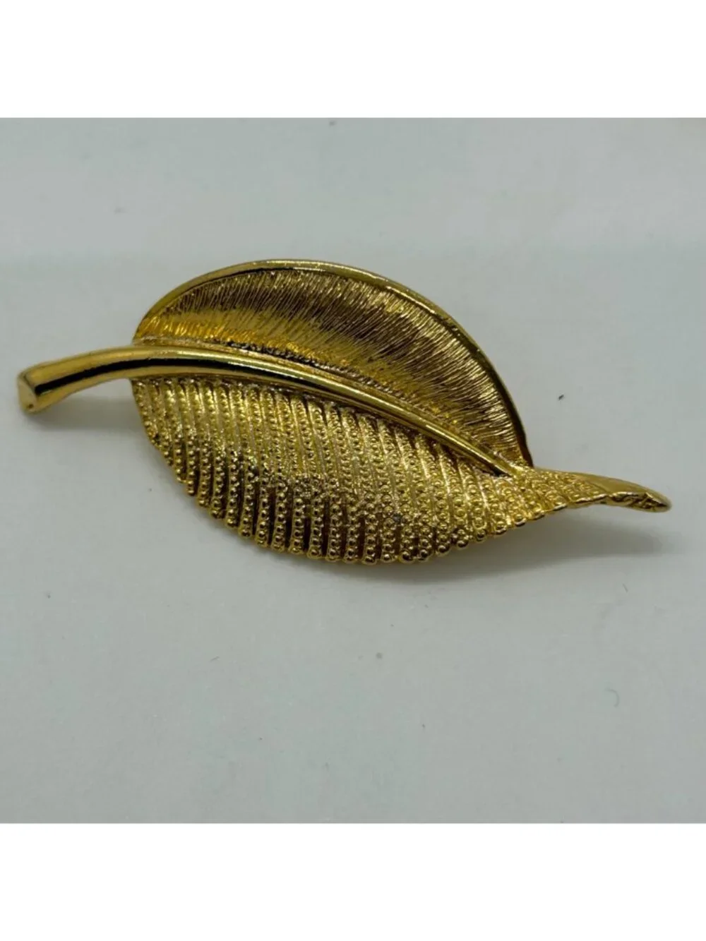 Vintage 1980s Abstract Brooches Pin Textured Gold Tone Swirl Leaf Red Rhinestone